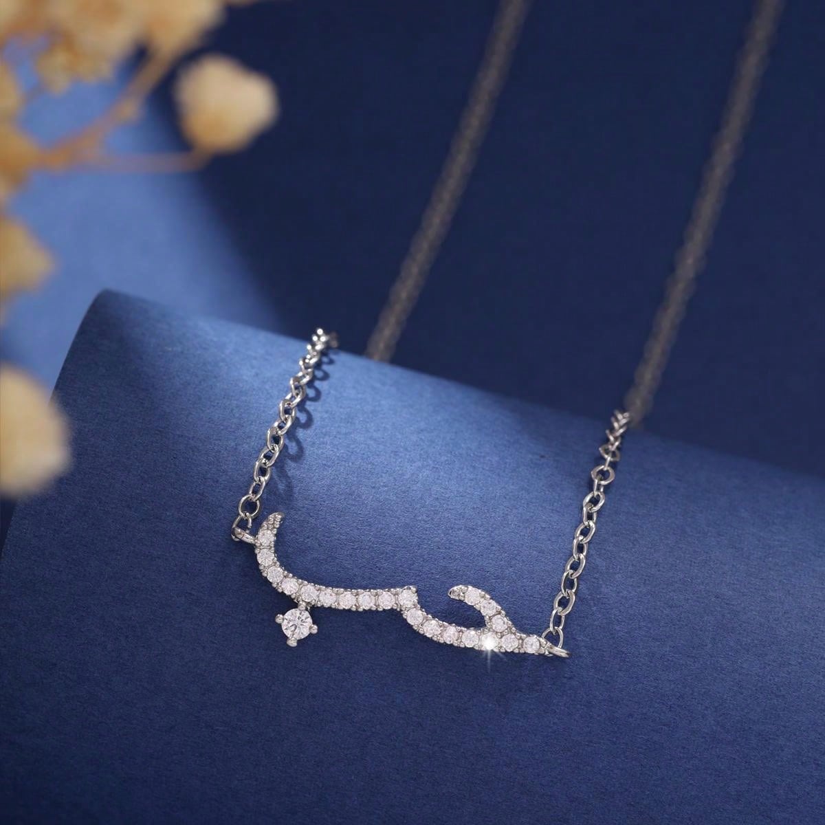 Collier calligraphie Arabe Al-Hubb (حب) - Acier inoxydable Islema Sélection